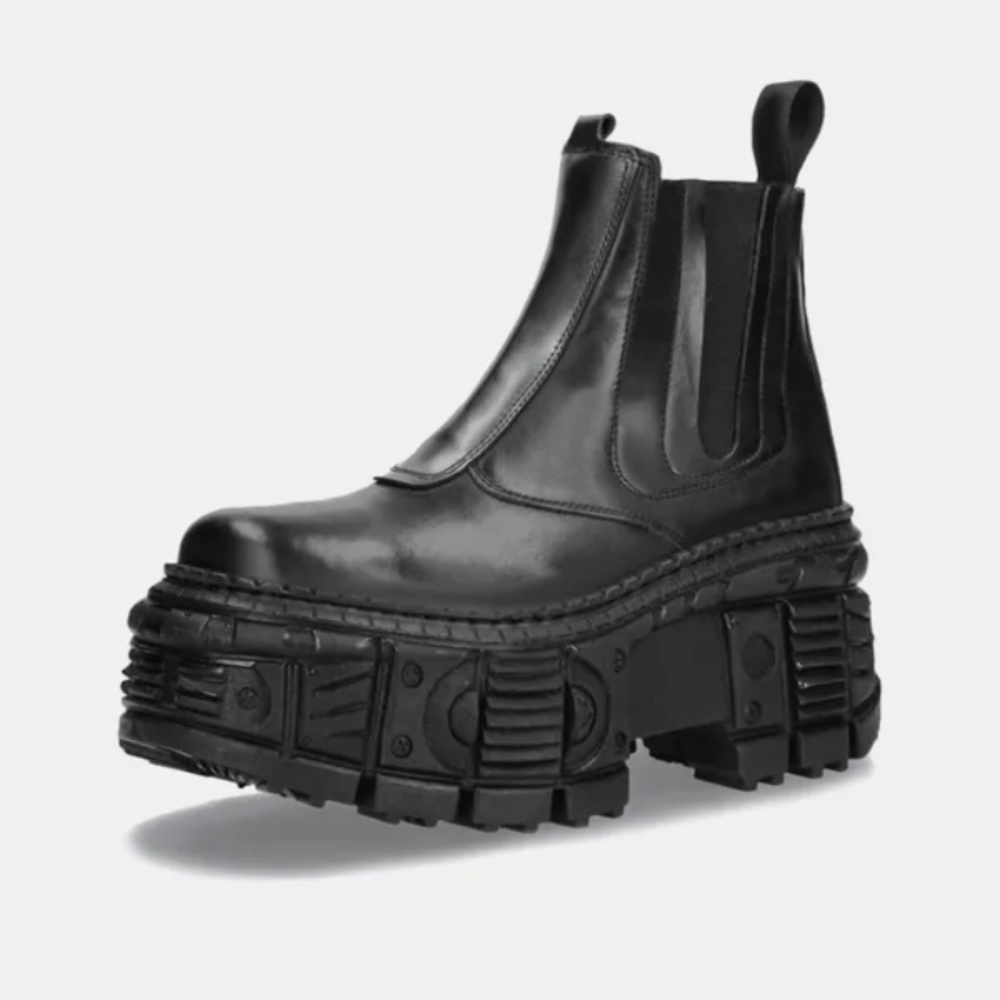 Boots - Picture 5 of 9